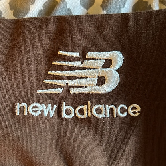 NEW BALANCE COOKIE LEGGING SHORTS IN BEIGE AND BROWN! - Picture 4 of 5